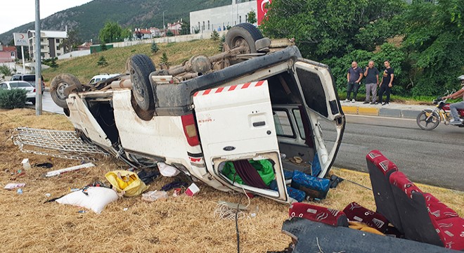 Minibüs devrildi: 4 yaralı