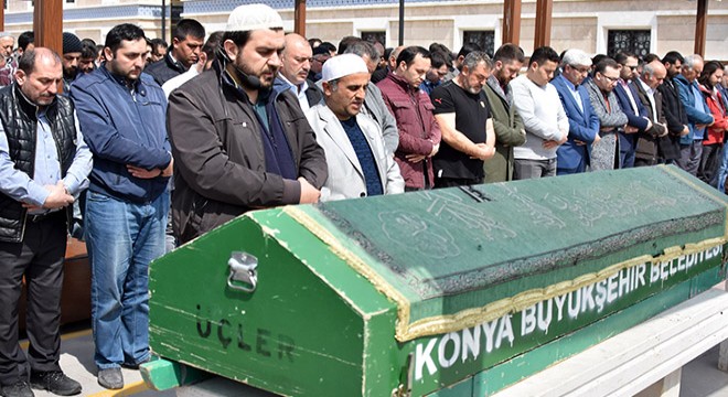 Minibüs kazasında hayatını kaybedenler toprağa verildi