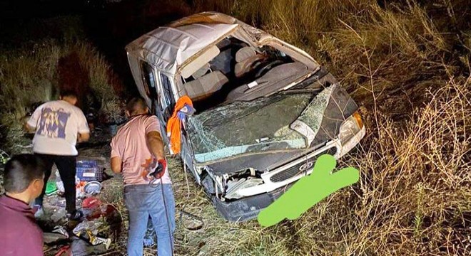 Minibüsle otomobil çarpıştı: 9 yaralı