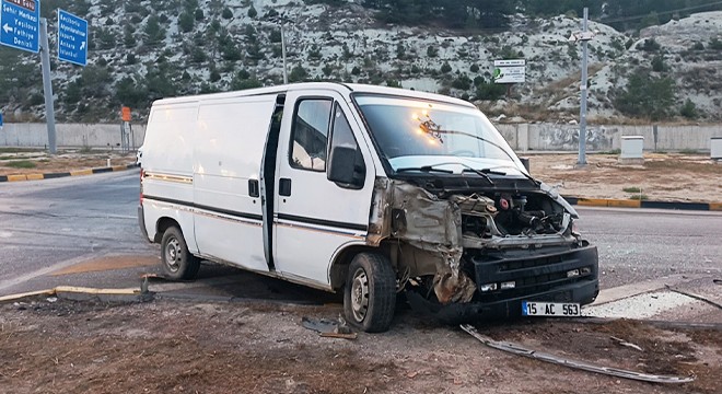 Minibüsler çarpıştı, 10 tarım işçisi yaralandı