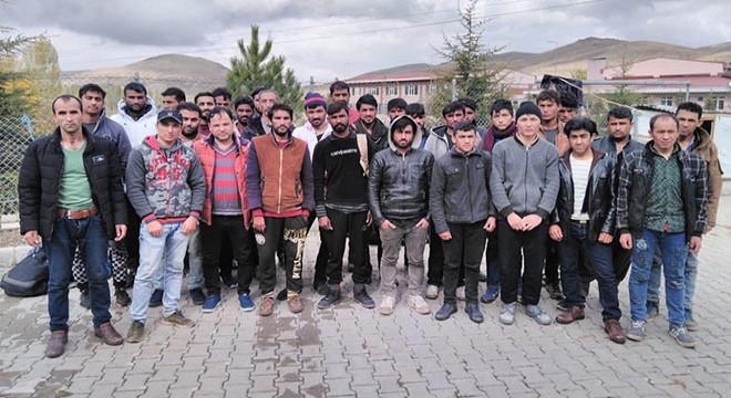 Minibüsten 31 kaçak göçmen çıktı