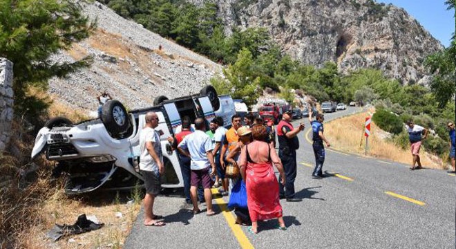 Minibüsü, uçurumun kenarından kurtardı