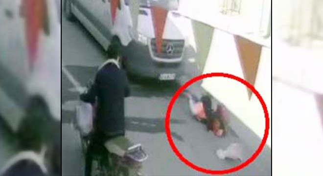 Minibüsün çarptığı Esra yaralandı; kaza kamerada