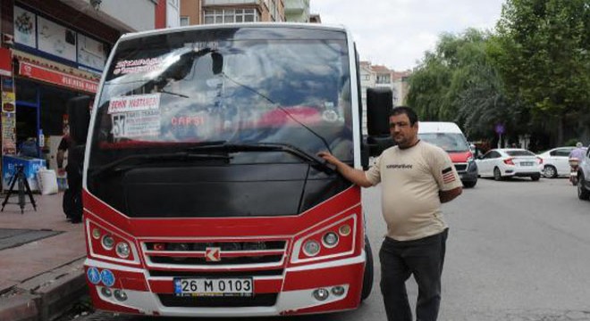 Minibüsünde fenalaşan Afgan kadını hastaneye yetiştirdi