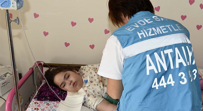 Minik Azra, toplanan yardımlarla hayata tutundu