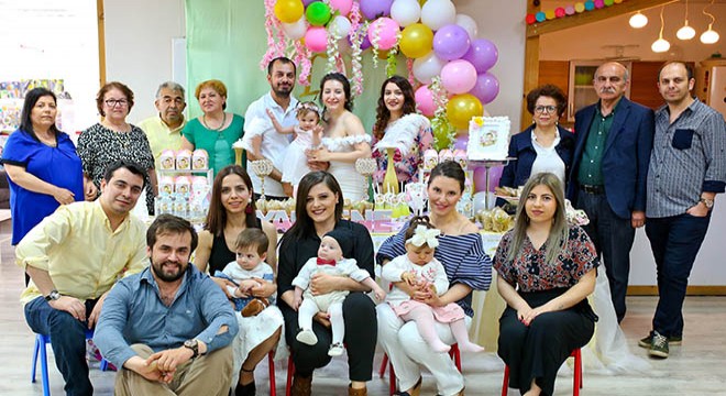 Minik Defne için rengarenk kutlama
