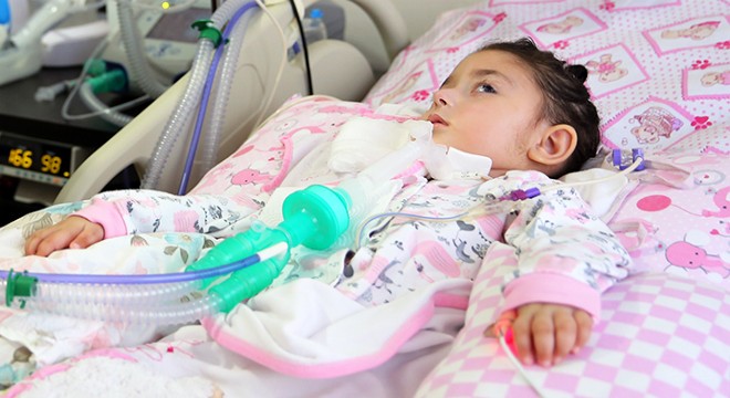Minik Halime, teşhisi konulamayan hastalıkla savaşıyor