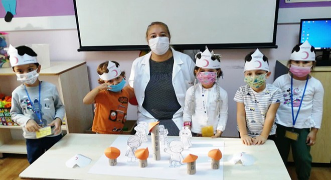 Minikler Kızılay Haftası'nı kutladı