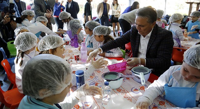 Minikler, 'Yerli Malı Haftası'nda tarhana yaptı