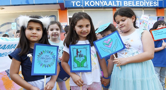 Minikler farkındalık için yürüdü