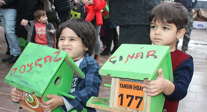 Minikler kuşlara yuva yaptı