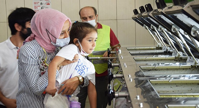 Minikler zeytinyağı fabrikasını gezdi