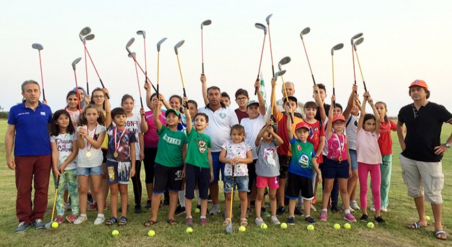 Minikler golfçüler yarıştı