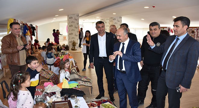 Miniklerden Türkiye'yi tanıtan sergi