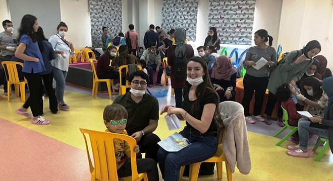 Miniklere diş taraması ve diş sağlığı eğitimi