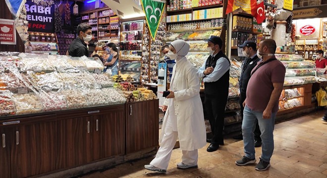Mısır Çarşısı'nda koronavirüs denetimi