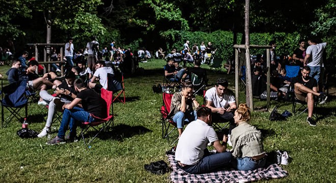 Moda ve Caddebostan sahillerinde gece hareketliliği