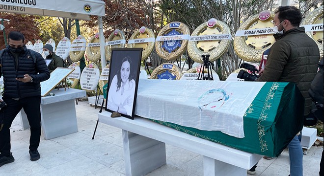 Modacı Bahar Korçan'a veda