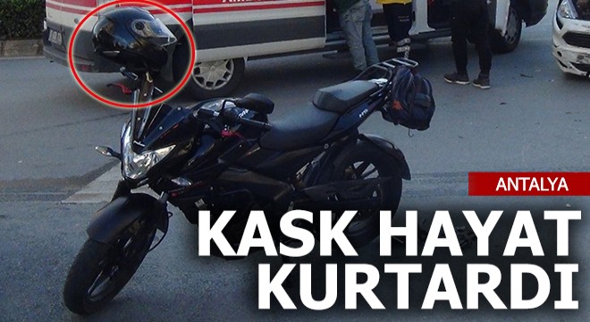 Motosiklet sürücüsü kaskı sayesinde kurtuldu