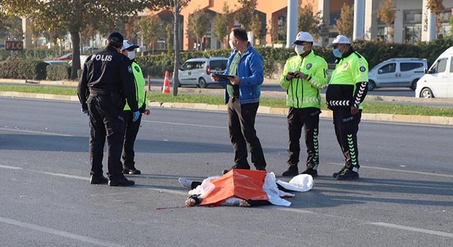 Motosikletin çarptığı kadın, yaşamını yitirdi