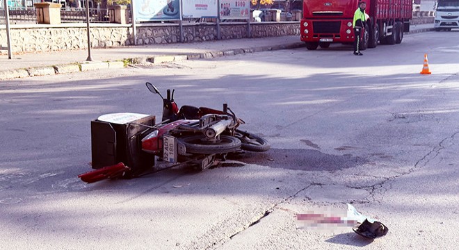 Motosikletle otomobil çarpıştı: 1 yaralı