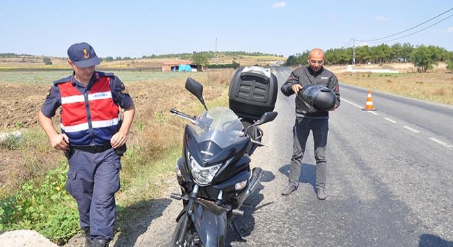 Motosikletliler, jandarmadan kaçmaya çalıştı