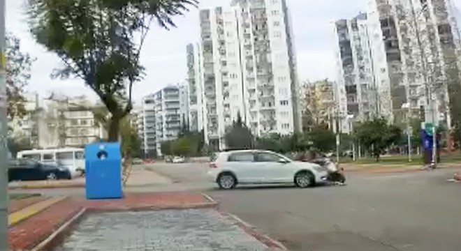 Motosikletlinin ölümden döndüğü kazanın görüntüsü ortaya çıktı