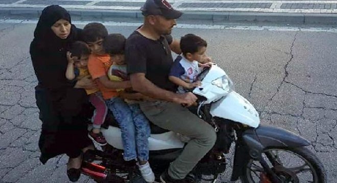 Motosiklette 6 kişi ile tehlikeli yolculuk