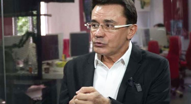 Muayene bile etmeden sunucunun hastalıklarını saydı