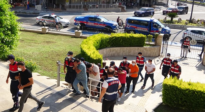 Muğla'da 10 göçmen kaçakçılığı şüphelisi adliyede