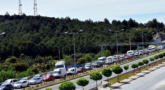 Muğla'da 4 kilometrelik araç kuyruğu