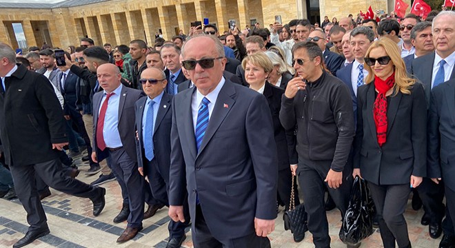 Muharrem İnce'den Anıtkabir'e ziyaret