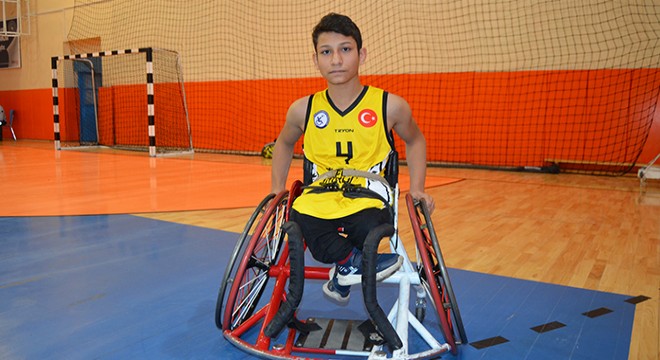 Muharrem, basketbolla hayatına yeni bir sayfa açtı