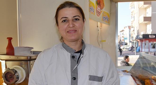 Muhasebeci Derya, baba mesleği kasaplığa döndü