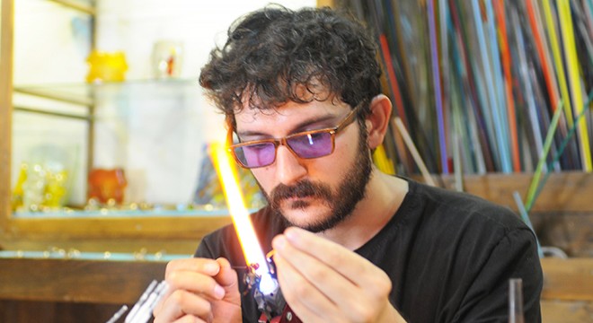 Mühendisliği bırakıp, cam işleme ustası oldu