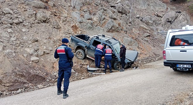 Muhtar, kan izli aracına yakın yerde ölü bulundu