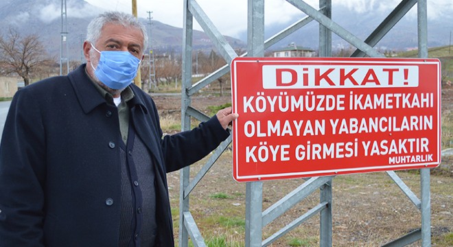 Muhtar köy girişine  yabancılar giremez  tabelası astı; vaka görülmedi