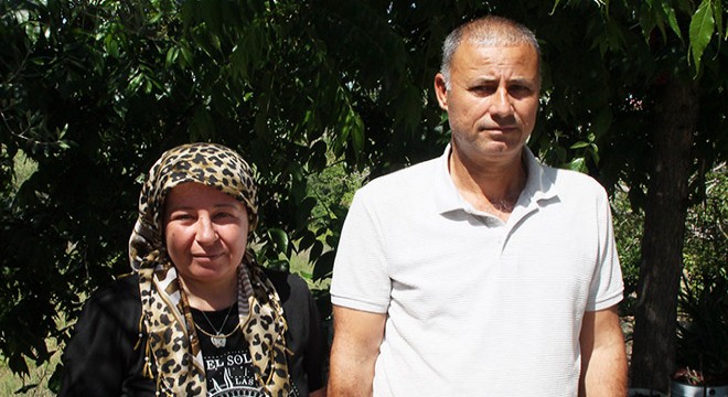 Muhtarı koronadan ölen mahallenin kadın adayına eş desteği