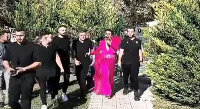 Murat Övünç'ün koruma ordusu dikkat çekti