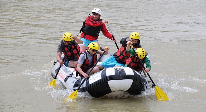 Murat Nehri nde ilk kez rafting