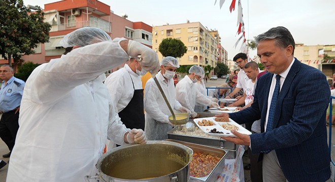 Muratpaşa Belediyesi Etiler'de iftar verdi