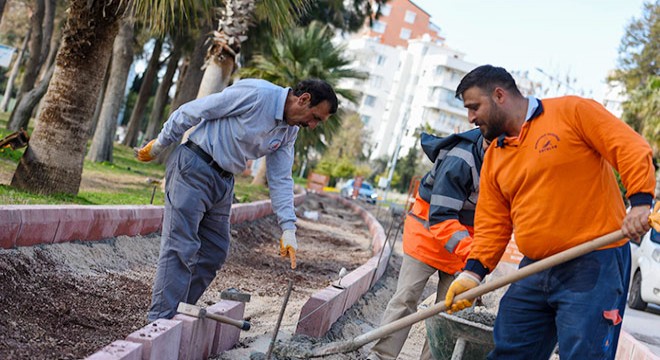 Muratpaşa'da bisiklet ve yürüyüş yolları yenileniyor