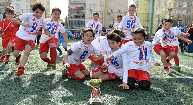 Muratpaşa'da futbolun minik yıldızları