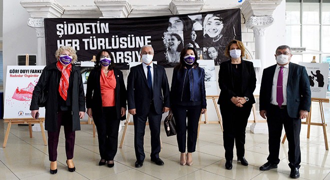Muratpaşa'da kadınlar için saygı duruşu