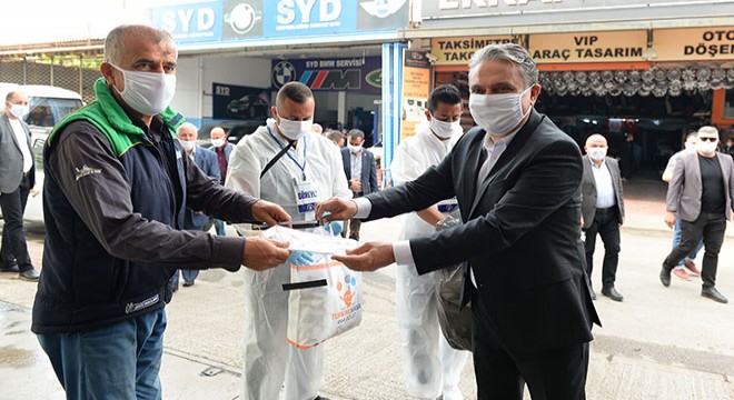 Muratpaşa'da sanayi esnafına maske dağıtıldı