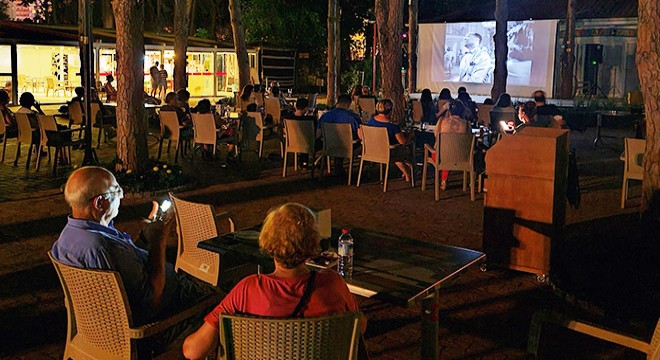 Muratpaşa'da yıldızların altında sinema