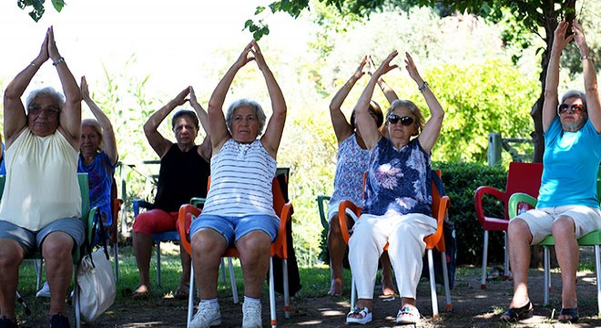 Muratpaşa'da yoga ile aktif yaş alıyorlar