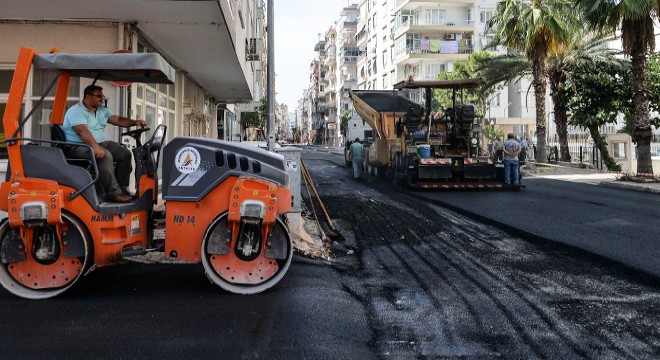 Muratpaşa'dan 265 kilometre sıcak asfalt