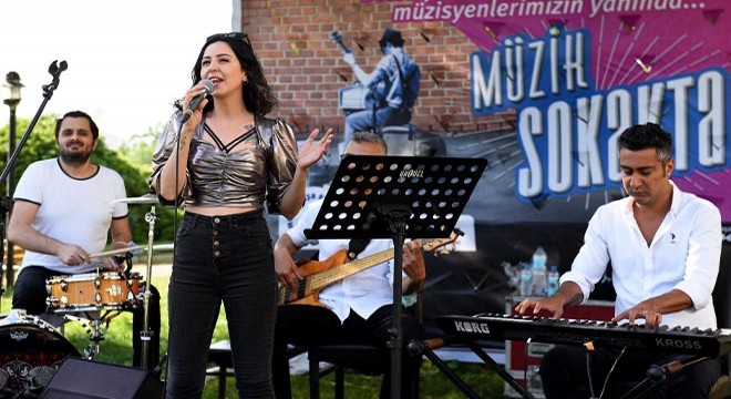 Muratpaşa'dan müzisyenlere destek
