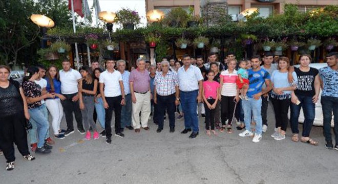 Muratpaşa gençleri askere uğurladı